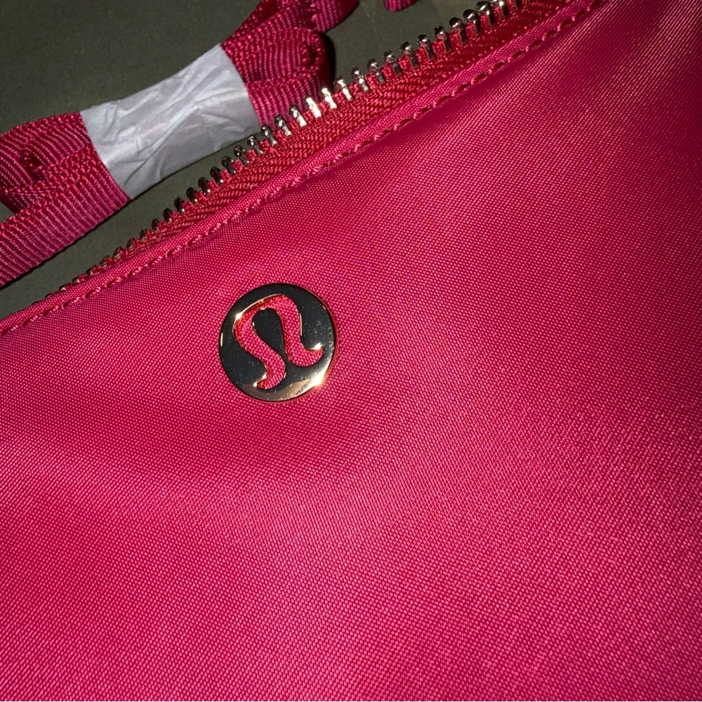 Lulu Lemon City Essentials Mini Shoulder Bag 1L - Picture 13 of 13